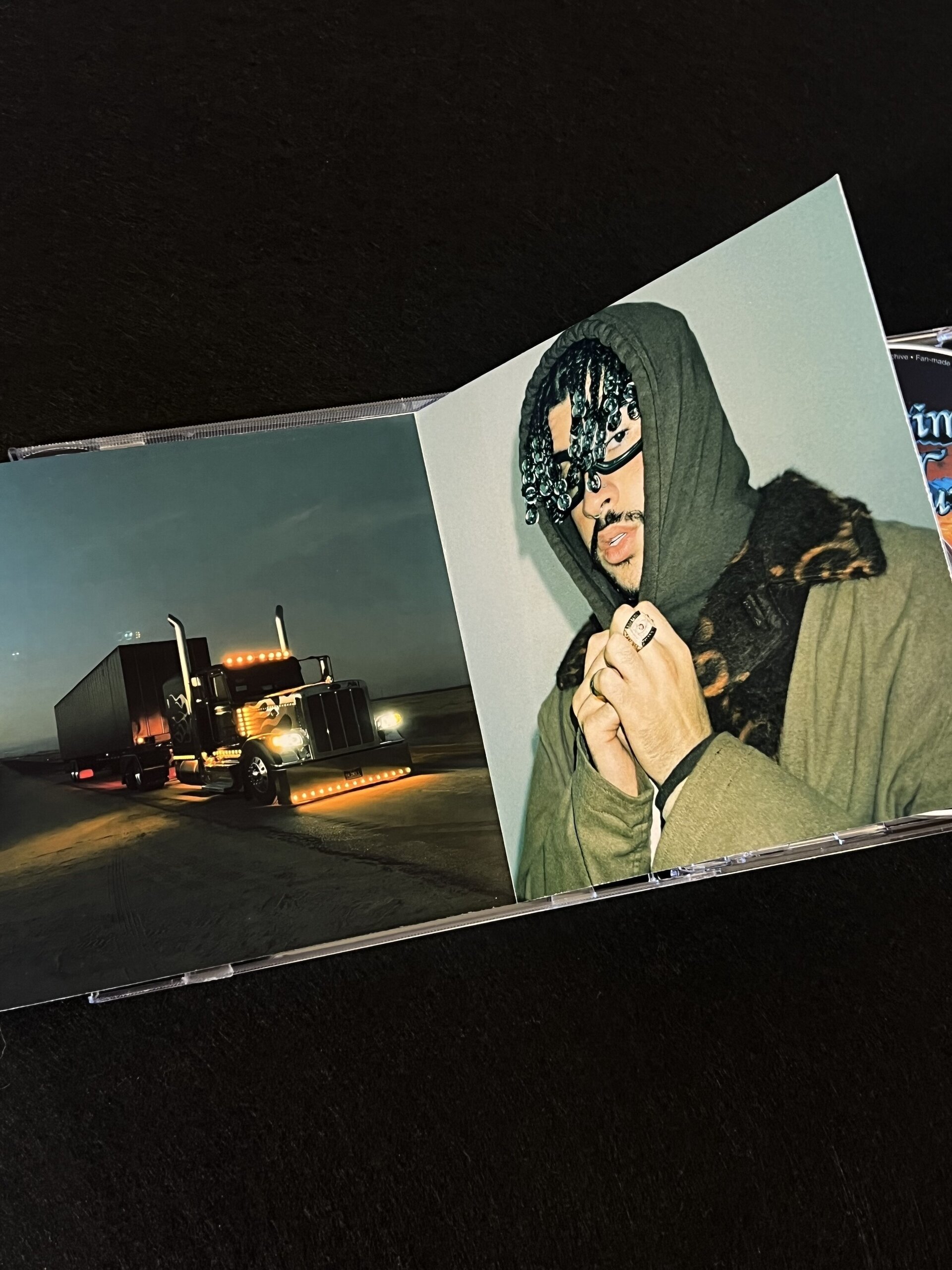 EL ÚLTIMO TOUR DEL MUNDO — BAD BUNNY (Custom CD) - 8