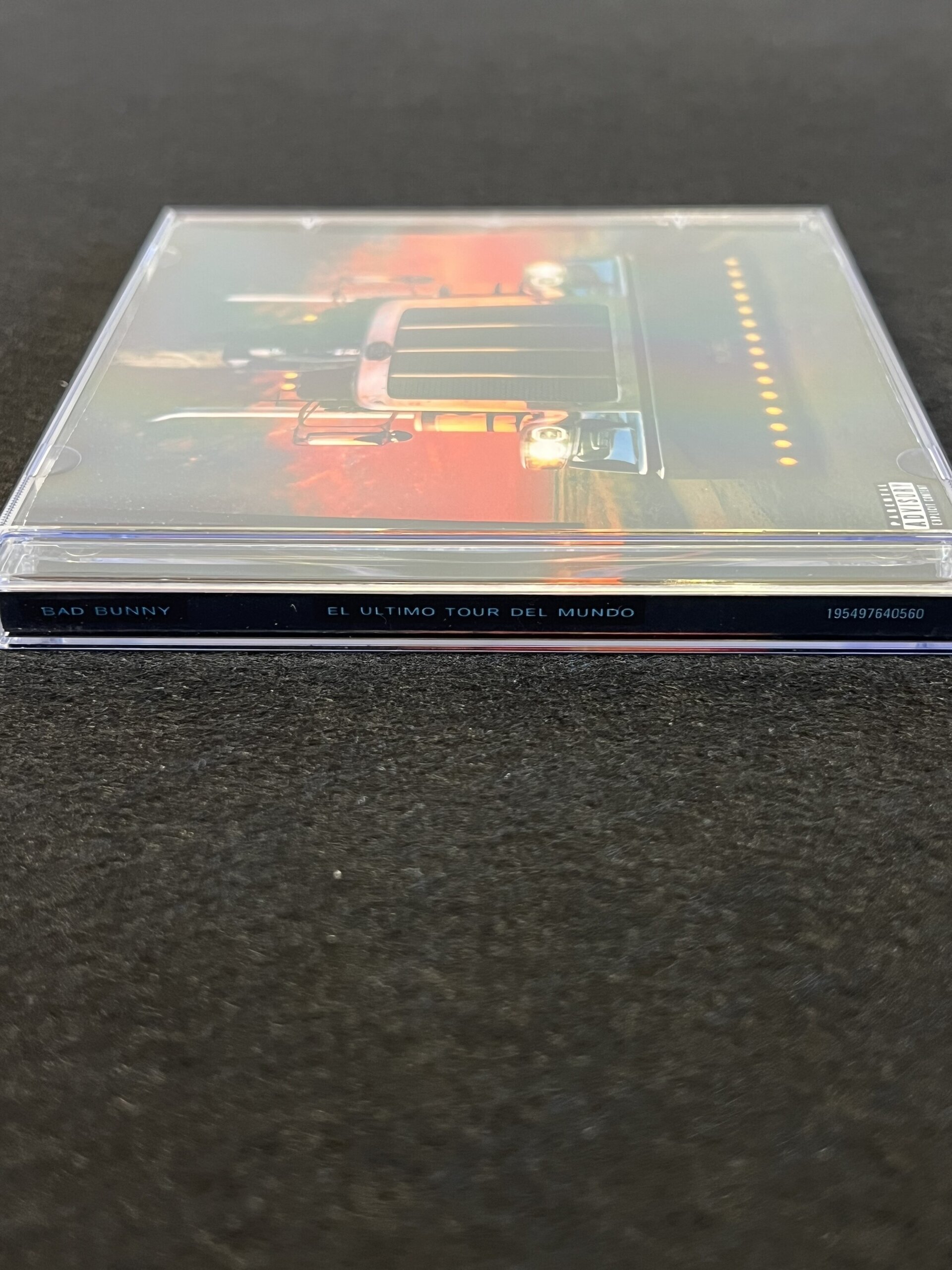 EL ÚLTIMO TOUR DEL MUNDO — BAD BUNNY (Custom CD) - 11