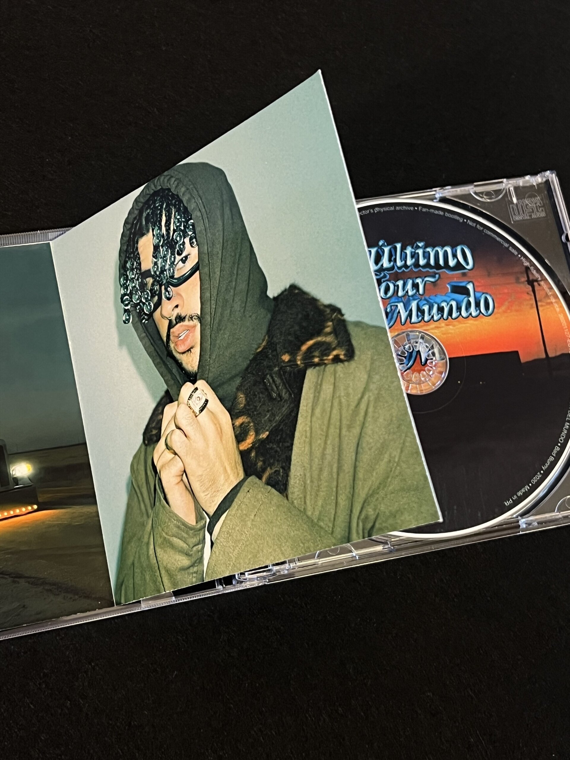 EL ÚLTIMO TOUR DEL MUNDO — BAD BUNNY (Custom CD) - 7
