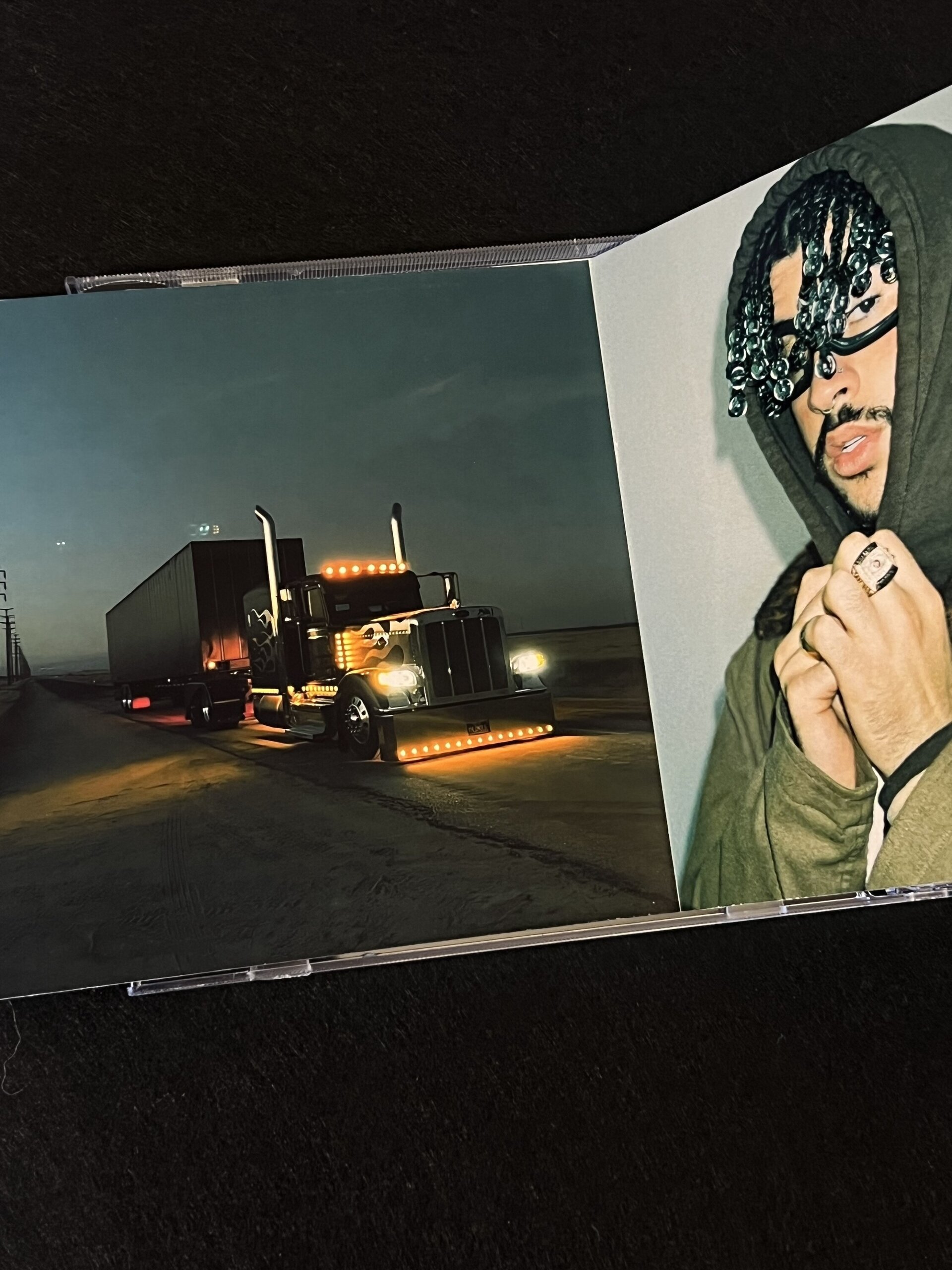 EL ÚLTIMO TOUR DEL MUNDO — BAD BUNNY (Custom CD) - 9